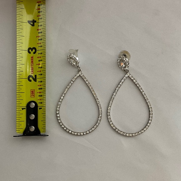 Elegant Silver Teardrop Earrings - Picture 5 of 5